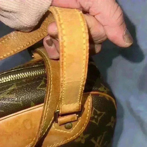 Louis Vuitton Monogram Excursion Shoe Bag - Picture 5 of 9